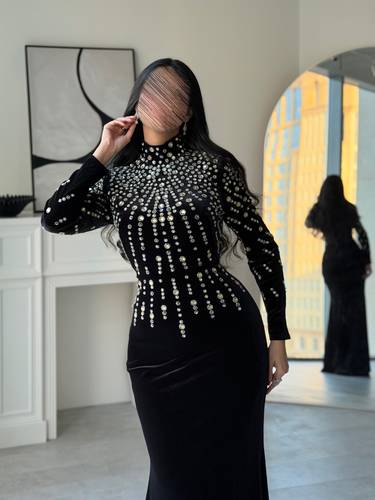 فستان ماكسي مرصّع بالكريستال - أسود