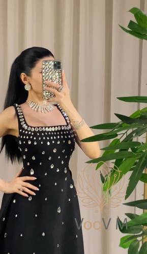 فستان كريب مزين بالكرستال فخم طويل راقي
