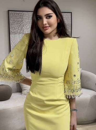 فستان كريب ميدي مزين بكرستال فخم