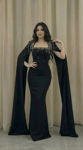 فستان كريب طويل مزين بالكريستال