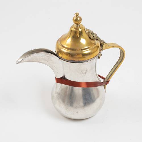 دلة بغدادي سادة غطأ ذهبي 