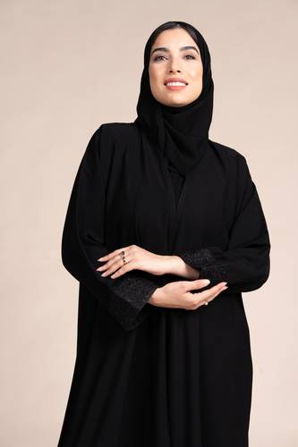 عباية بتطريز ناعم