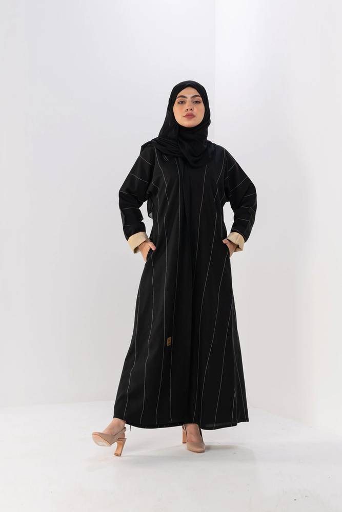 عباية كريب كلاسيك ببطانة مميزة بالكم بيج
