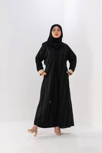 عباية كريب كلاسيك ببطانة مميزة بالكم بيج
