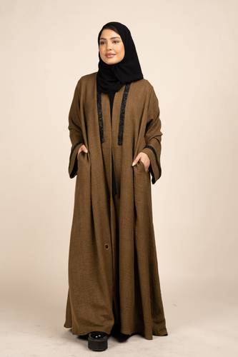 عباية بكلفة سوداء