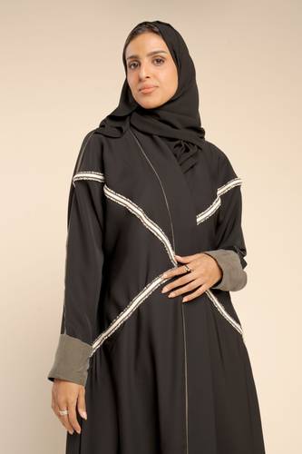 عباية عملية وخفيفة