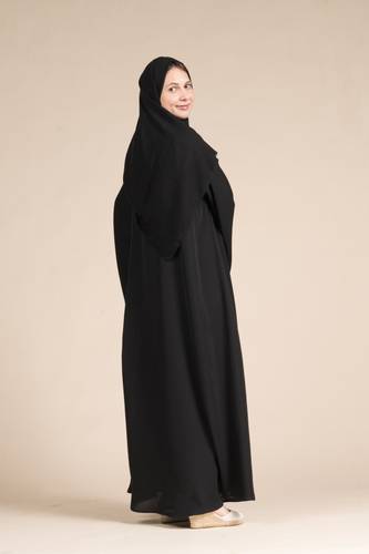 عباية نص كلوش أسود بتحديد برونزي