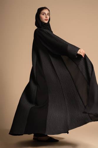 عباية فاخرة بلمسة جاكار أنيقة