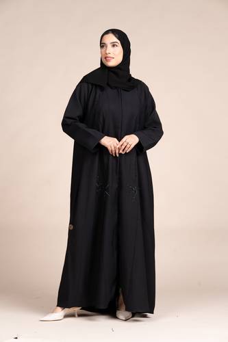 عباية سوداء بتطريزات و شك أنيق