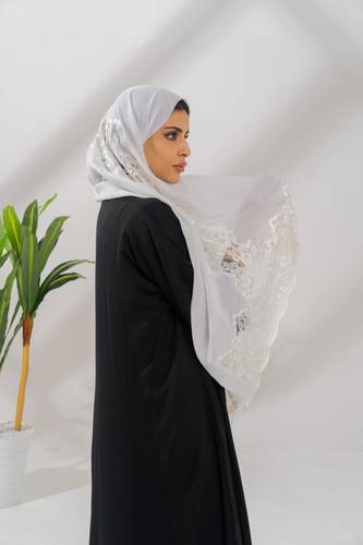 طرحة أبيض دانتيل عملية