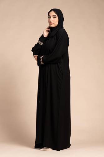 عباية كلاسيك اسود وجيوب جانبية