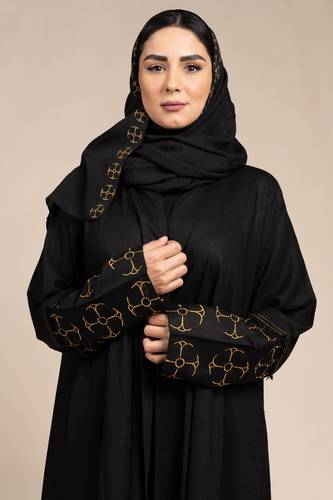 عباية بروش كلوش أسود بتطريز