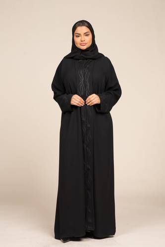 عباية كلاسيك بتطريز أسود