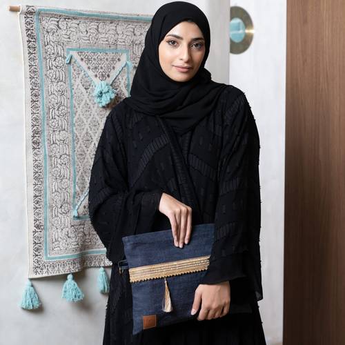 باوتش جوهرة بكلفة ذهبي مميزة