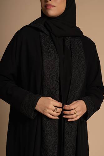 عباية ملكي عملية بلمسة دانتيل