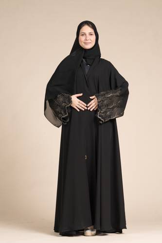 عباية دبل كلوش أسود كم مربع وتطريز