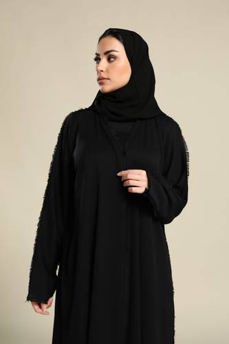 عباية عملية سادة مع هدب