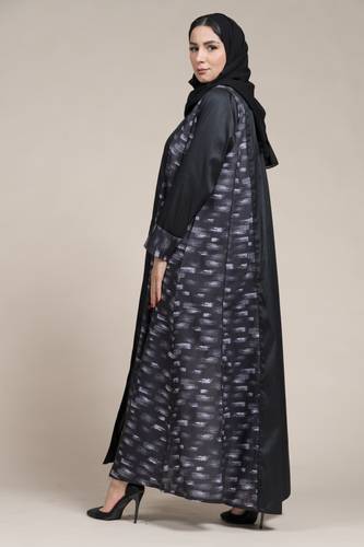 عباية كلوش كريب أسود بتدخيلة لينن
