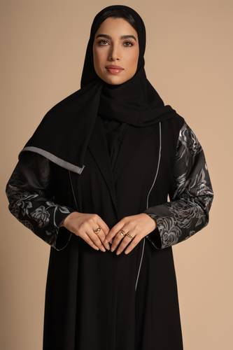 عباية بلايزر مع تدخيلة جاكار