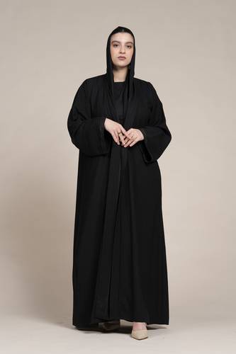 عباية كلوش لف أسود بخياطة ذهبية