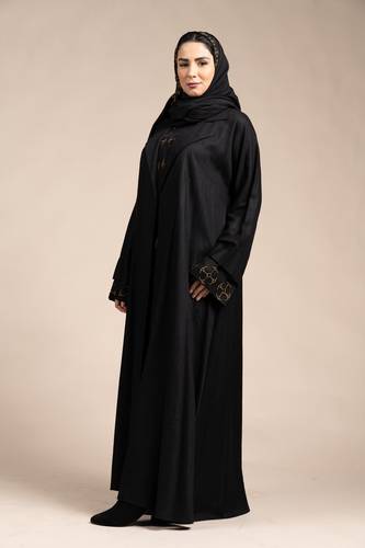 عباية بروش كلوش أسود بتطريز وقبة