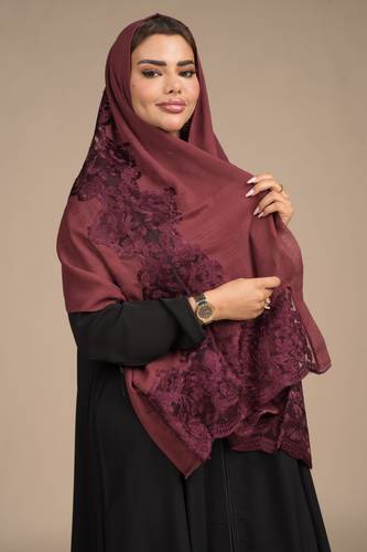 طرحة بوال دانتيل عنابي