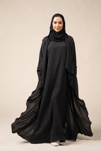 عباية سي واي بفستان داخلي