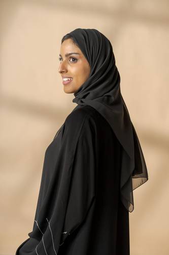 طرحة حرير أسود سادة