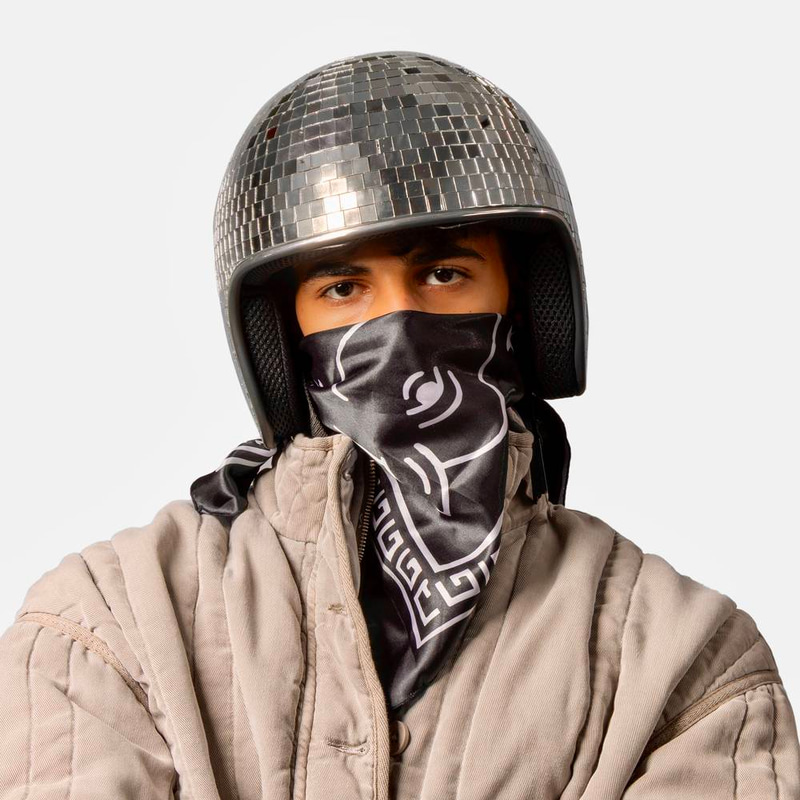 سكارڤ حرير بتصميم الرياض