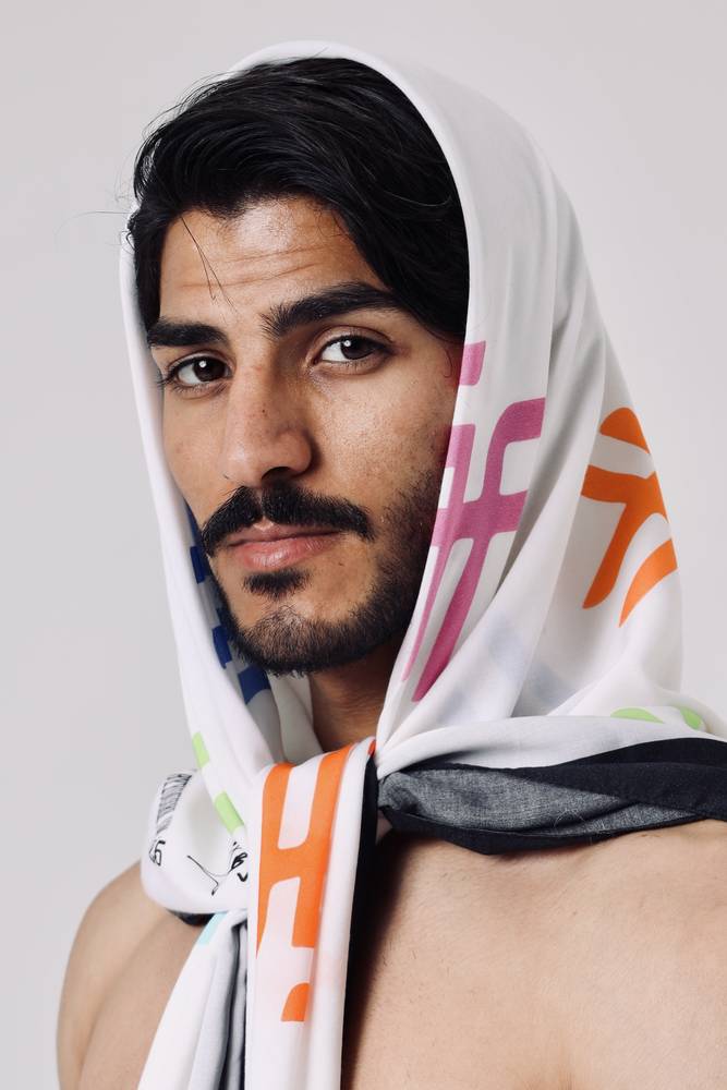 سكارڤ بتصميم عملة الريال السعودي