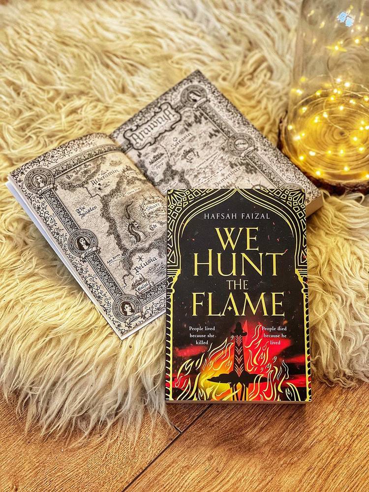 We Hunt the Flame (Sands of Arawiya #1)