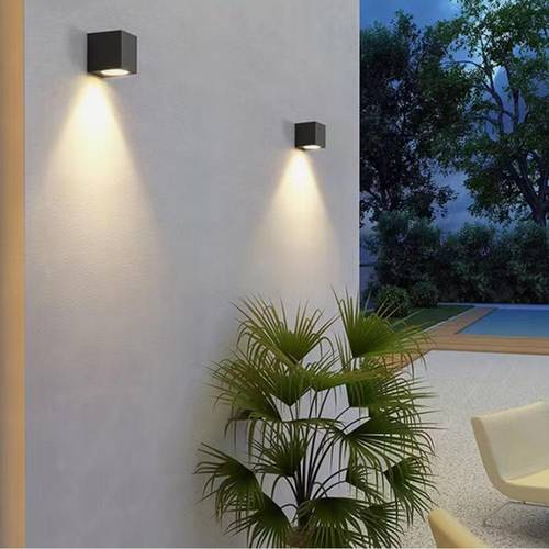 إضاءة جداري خارجي إتجاه واحد  -IP54-درجة الحماية - جهد التشغيل 220-240V  مناسب للإنارة الخارجية