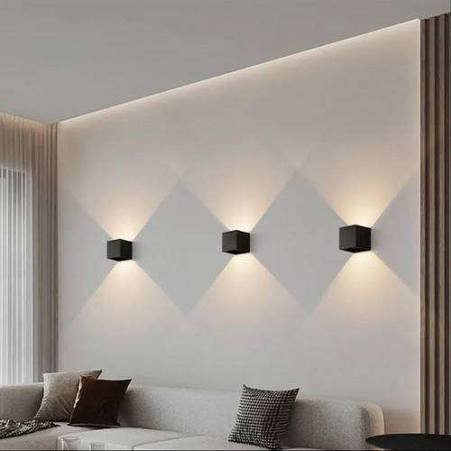 إضاءة جداري خارجي إتجاهين -IP54-درجة الحماية - جهد التشغيل 220-240V  - مناسب للإنارة الخارجية