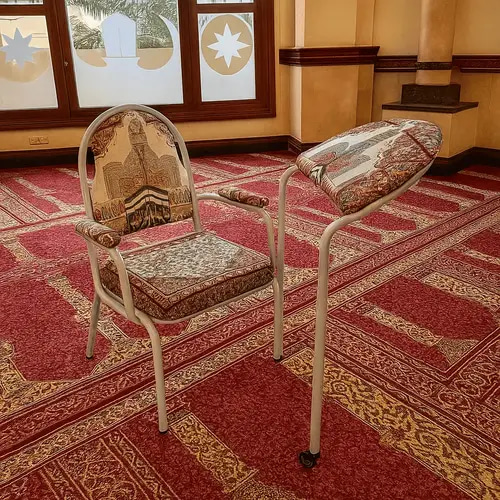 كرسي الصلاة مع طاولة صغيرة
