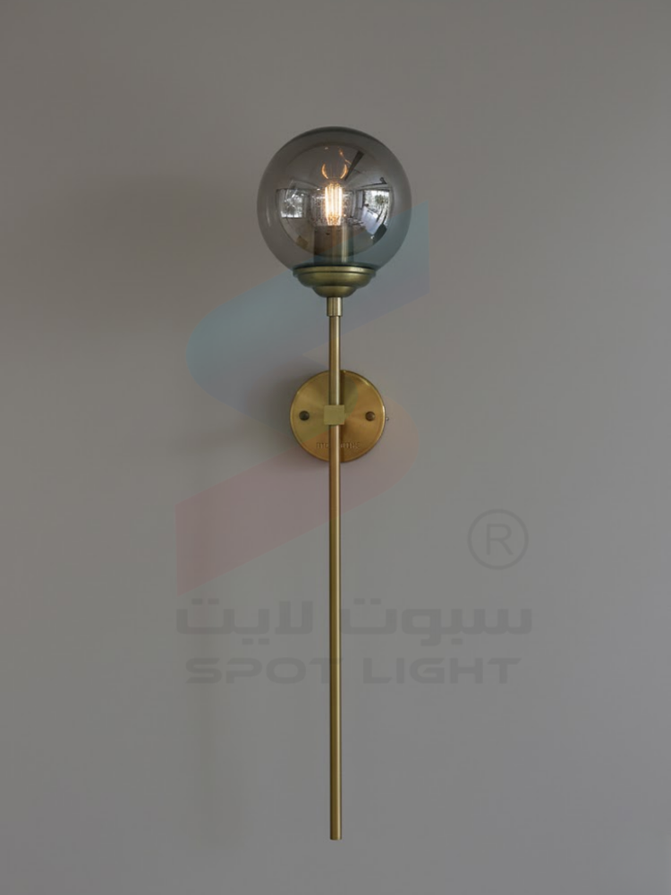 ابليك جداري مودرن نحاسي بكرة زجاج دخاني وتصميم طولي