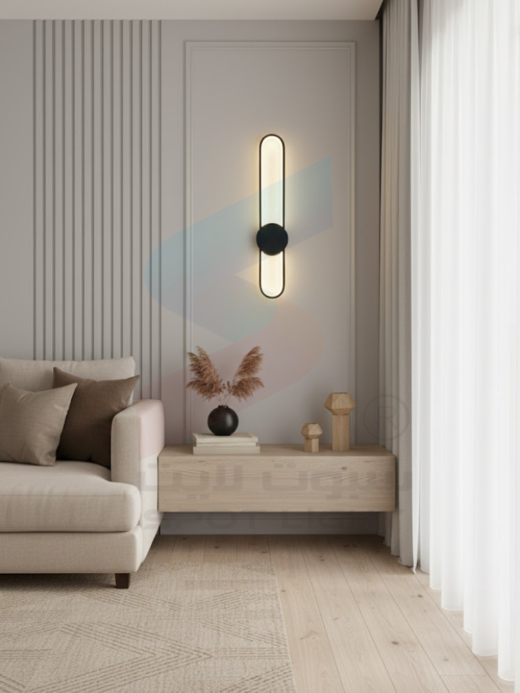 ابليك جداري مودرن تصميم طولي اضاءة ناعمة باللون الاسود