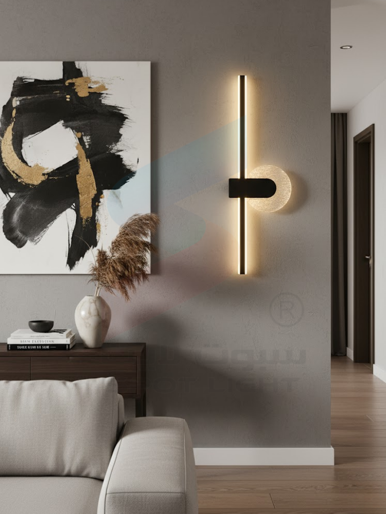 ابليك جداري خطي بتصميم عصري لون اسود واضاءة دافئة