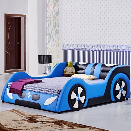 سرير أطفال وولادي مبطن بتتصميم سيارة سباق مع حواجز حماية جانبية