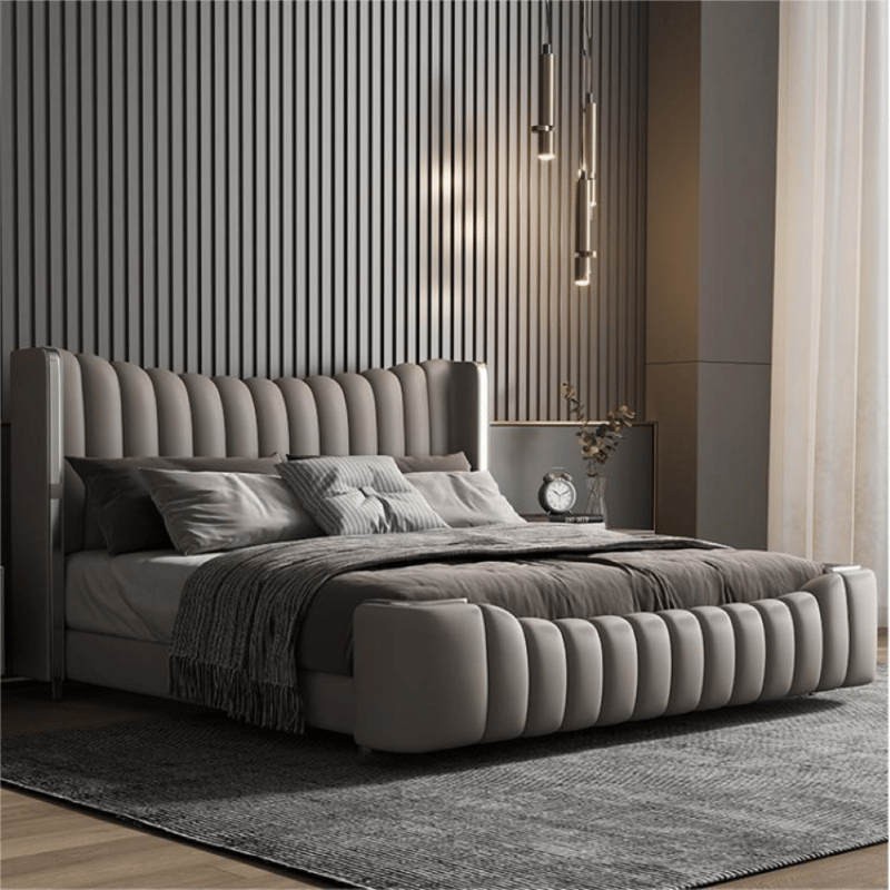 سرير ماستر من الجلد الطبيعي بطيات عمودية بتصميم إيطالي