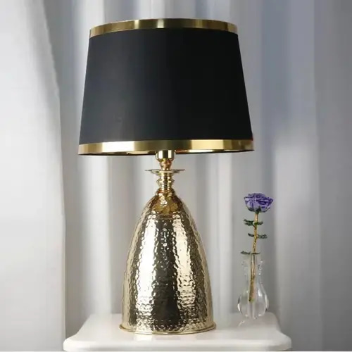 مصباح طاولة