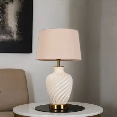 مصباح طاولة