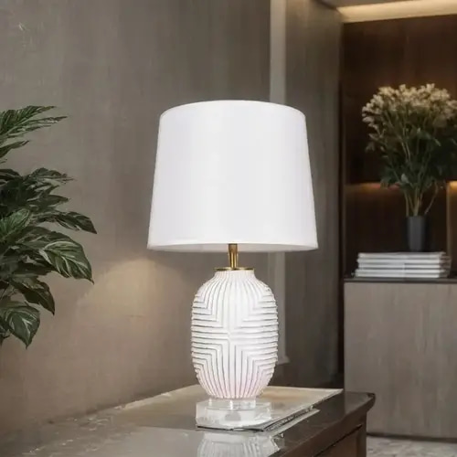 مصباح طاولة 