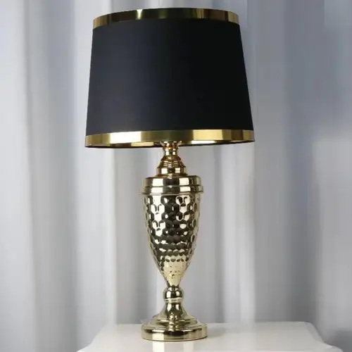 مصباح طاولة 