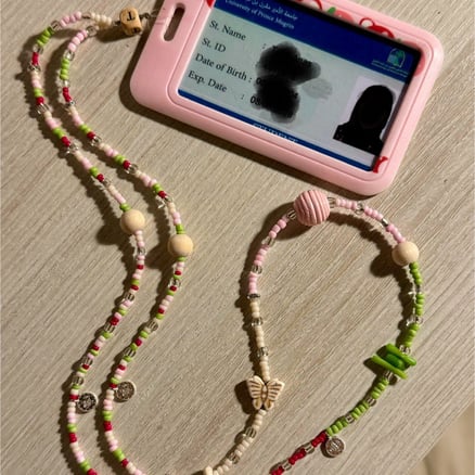 سلسلة حامل بطاقات 🩷.