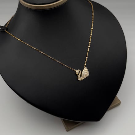 عقد سواروفسكي عيار 18k