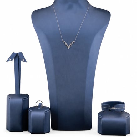 طقم ذهب ابيض عيار 18_image_0