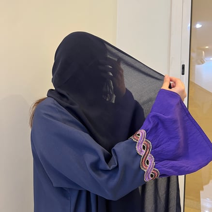 عباية كحلية 