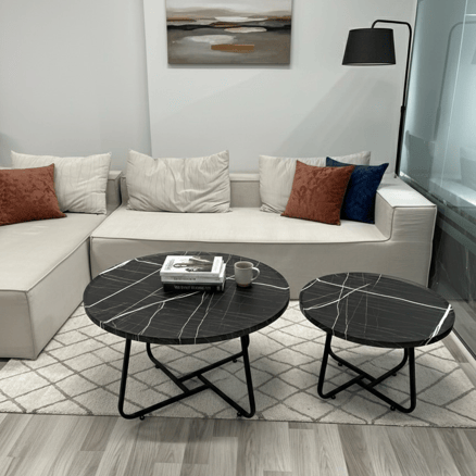 طقم طاولات قهوة خشبية بتصميم رخامي أسود – قطعتين بتصميم عصري أنيق