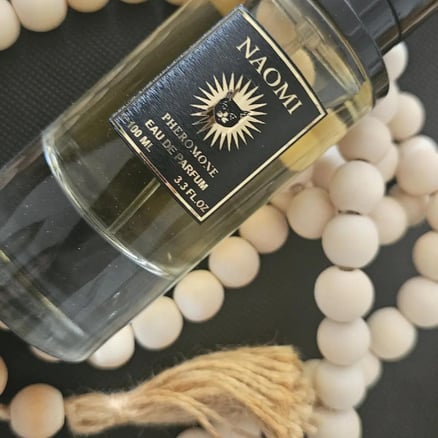 عطر نعومي