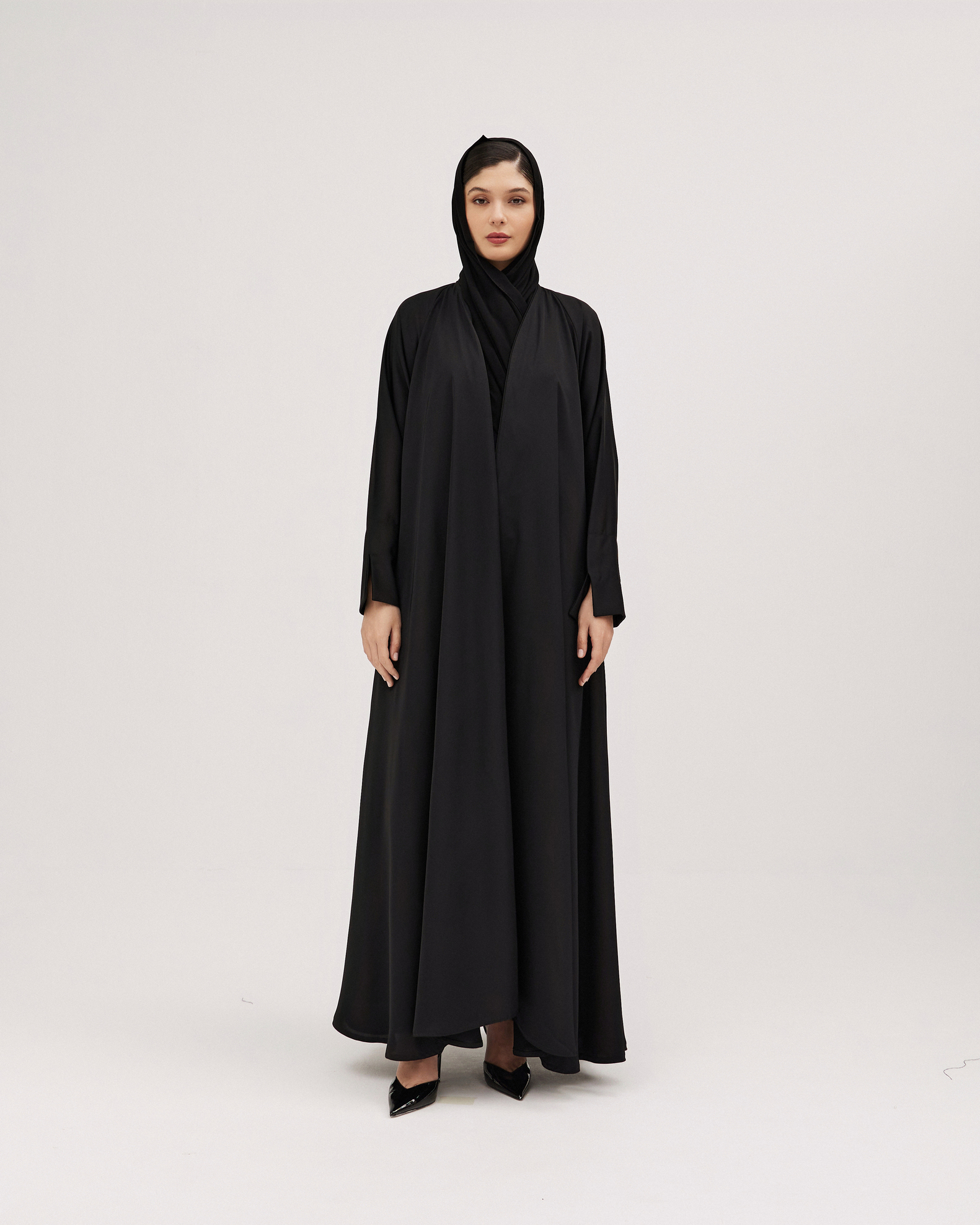 عباية مفتوحة سوداء